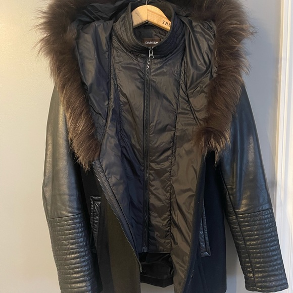 Fur trim wool coat with lamb leather sleeves - Picture 8 of 10